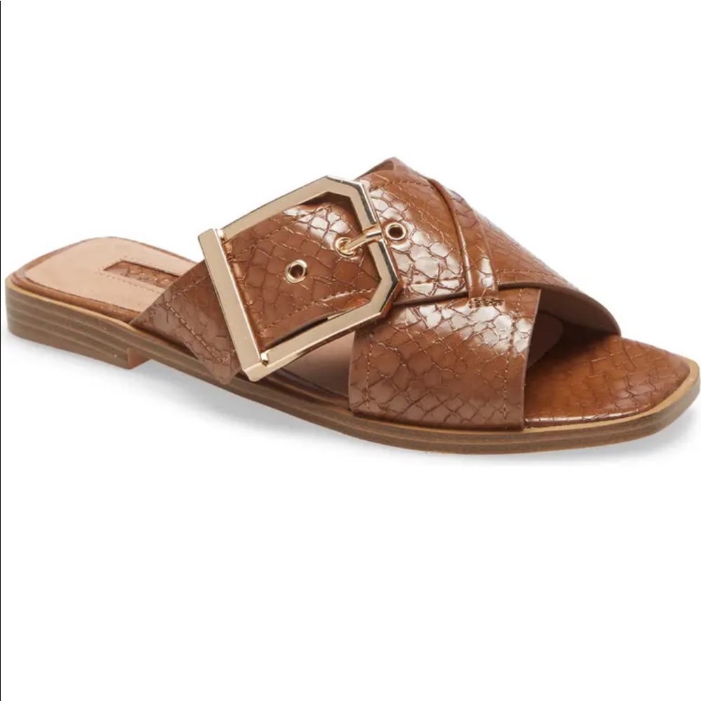 sz 5.5 brown buckle sandal